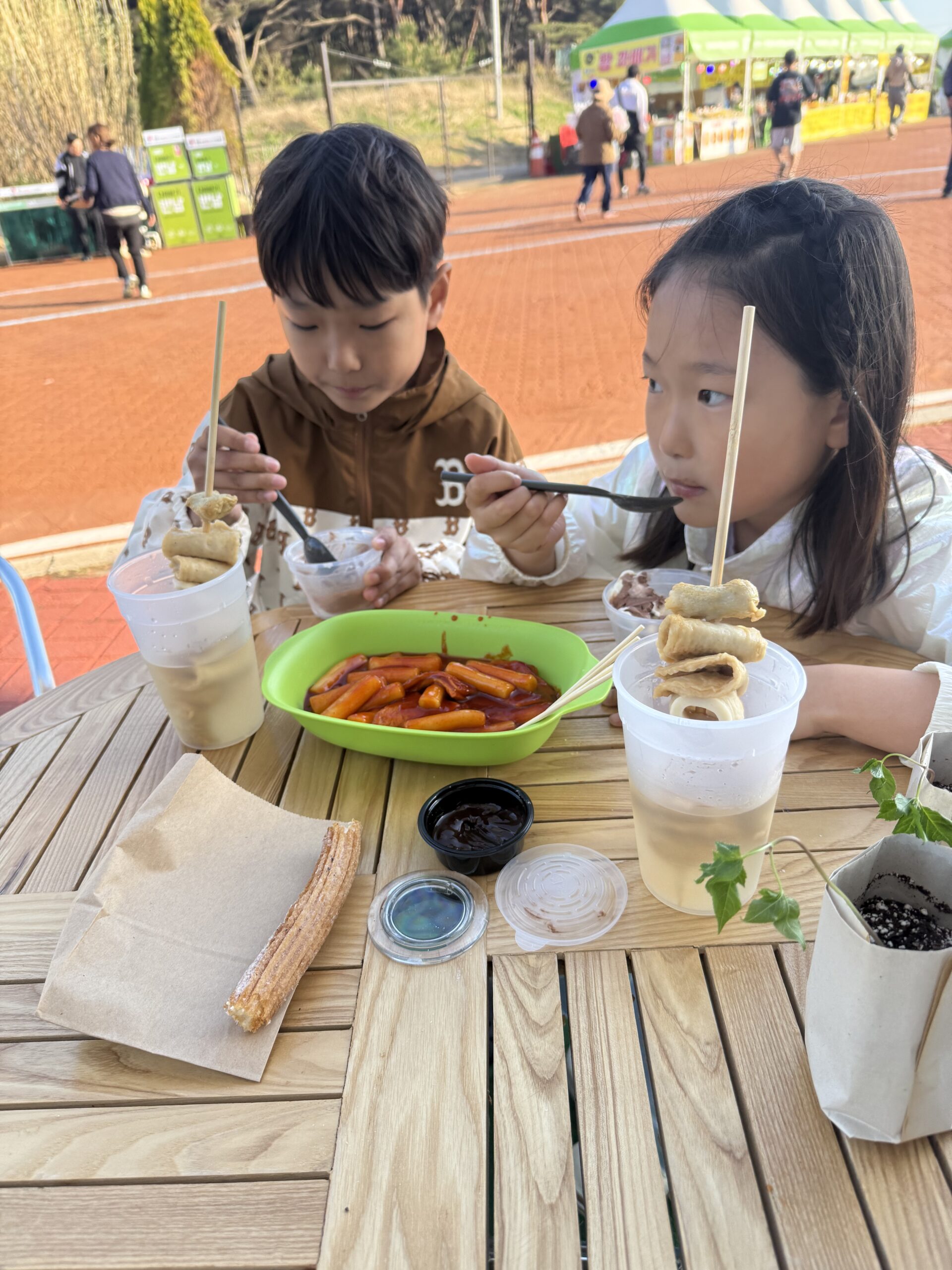 Korean festival food tteokbokki kkwabaegi at Taean Horticultural Therapy Expo