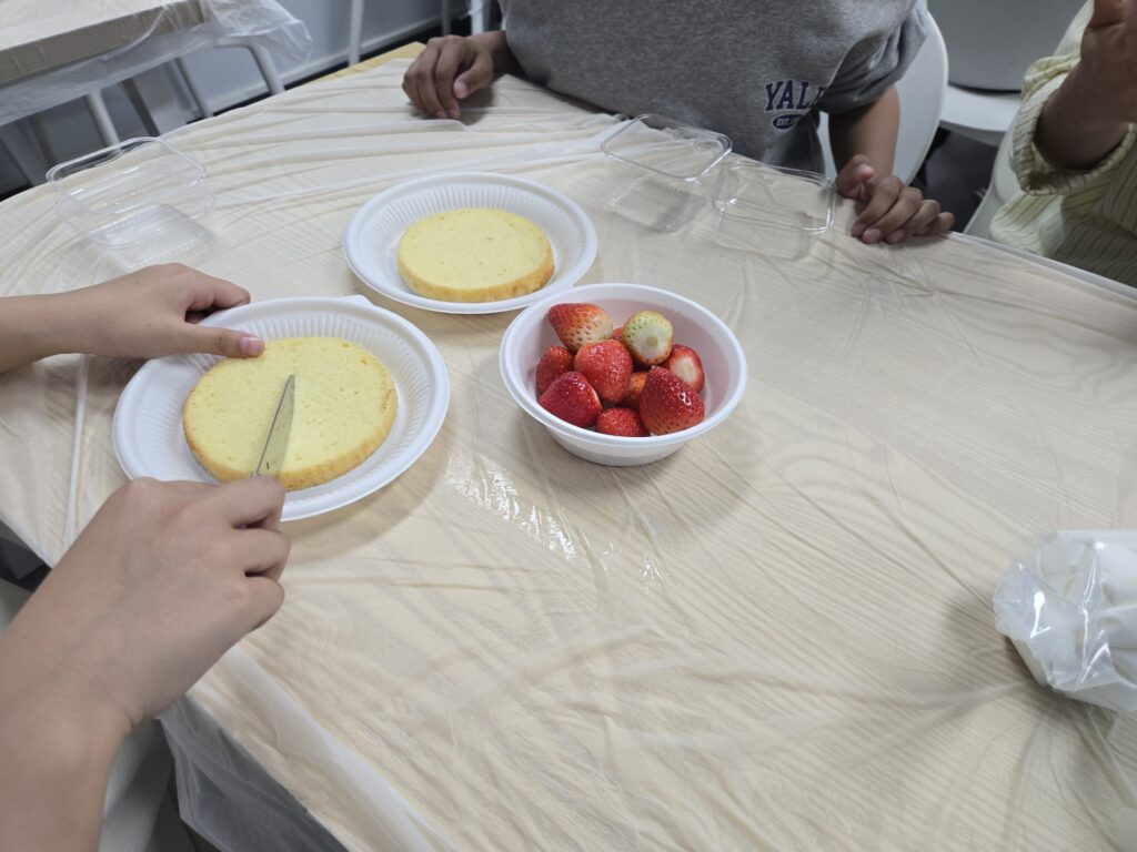 Children's Day cake-making kit at Naepo Camping Square activity tent