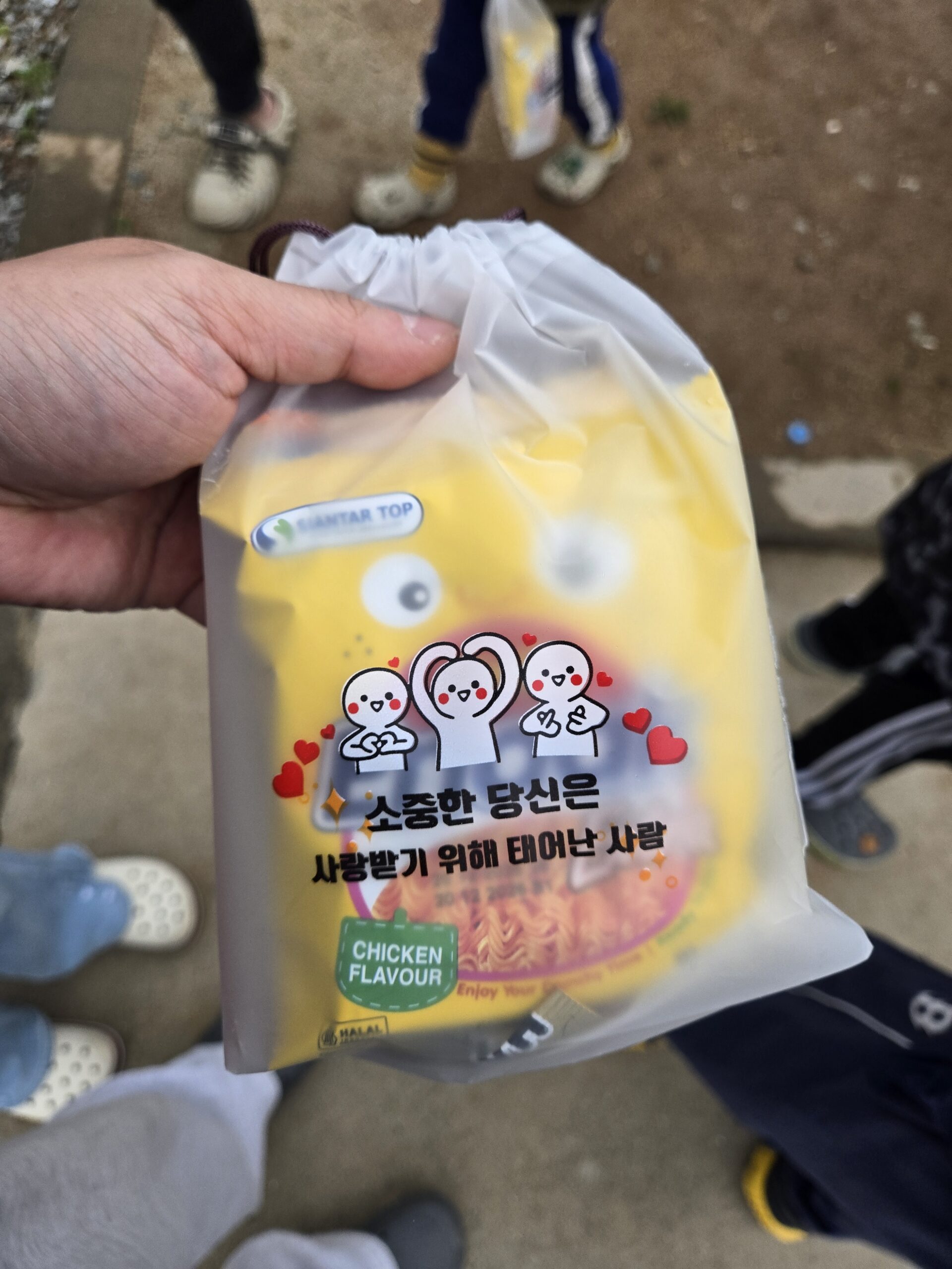 Free chicken-flavor instant ramen pack at Naepo Camping Square Children's Day program