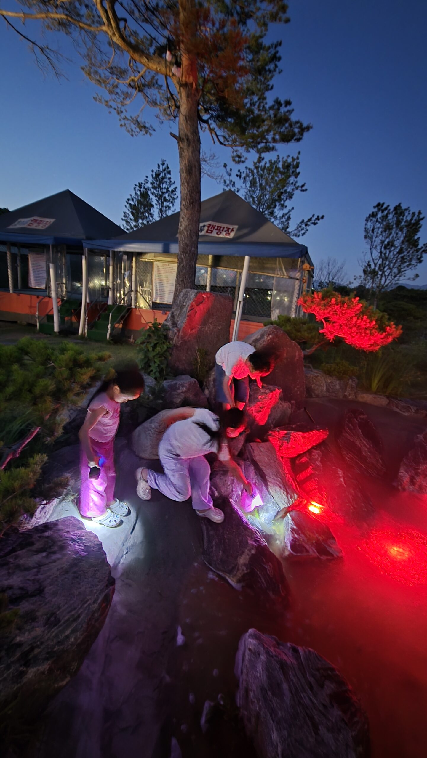 Red-lit night rocks at Choihu Camping Hanam with kids exploring