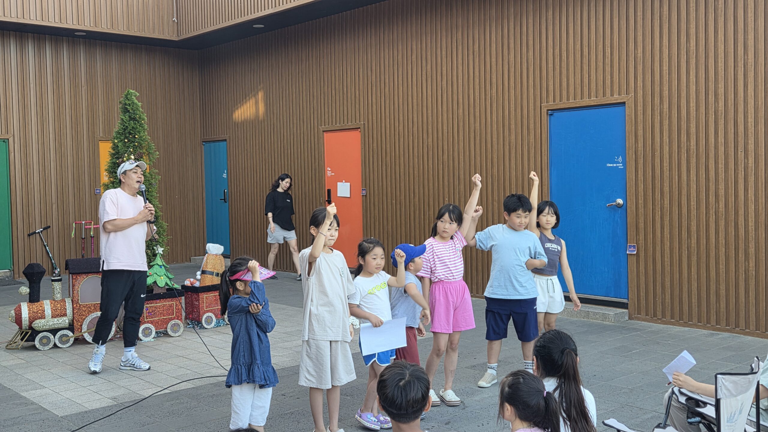 Camp host running an outdoor game with kids at Choihu Camping