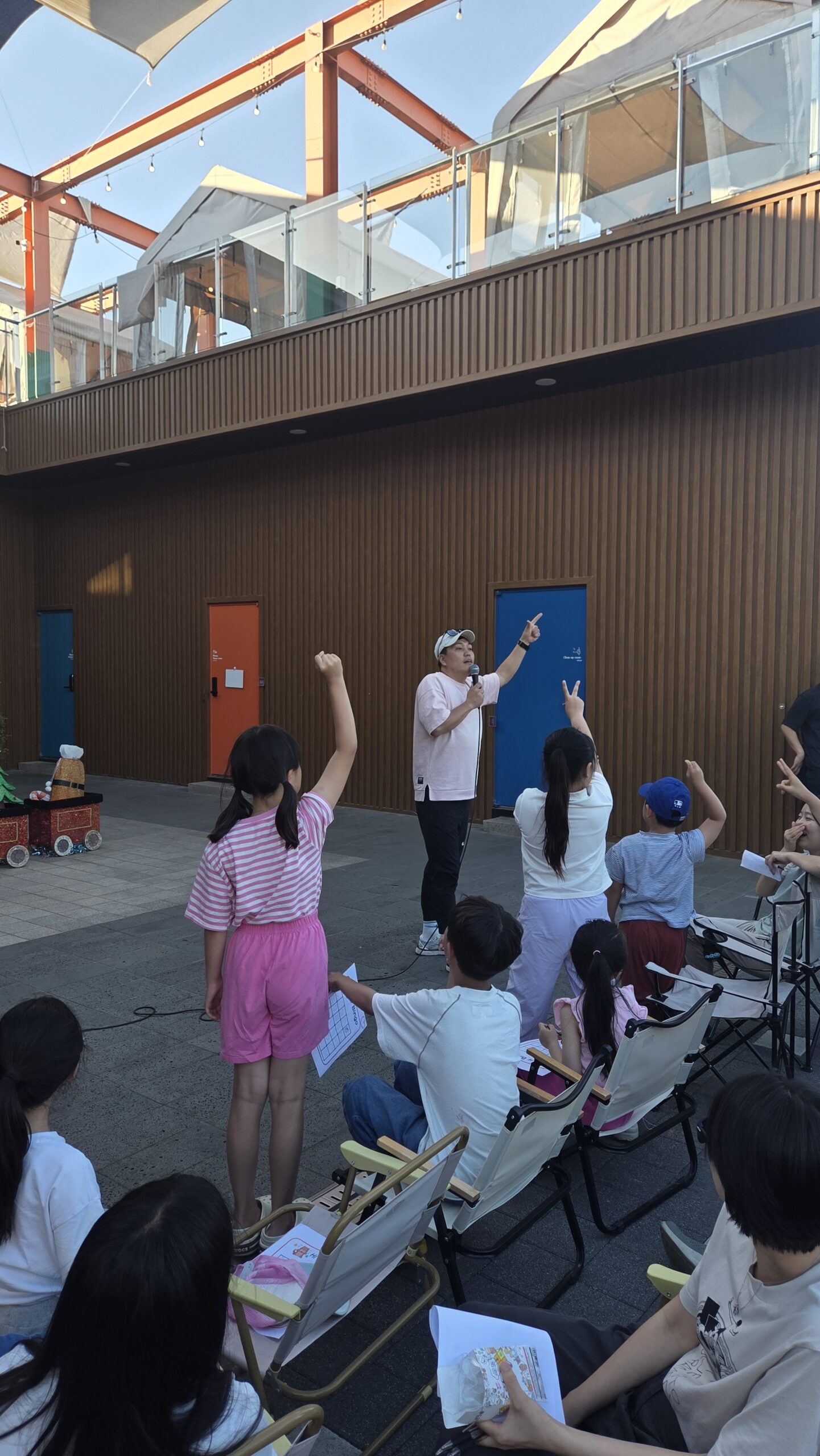 Kids dancing during the camp activity at Choihu Camping Hanam