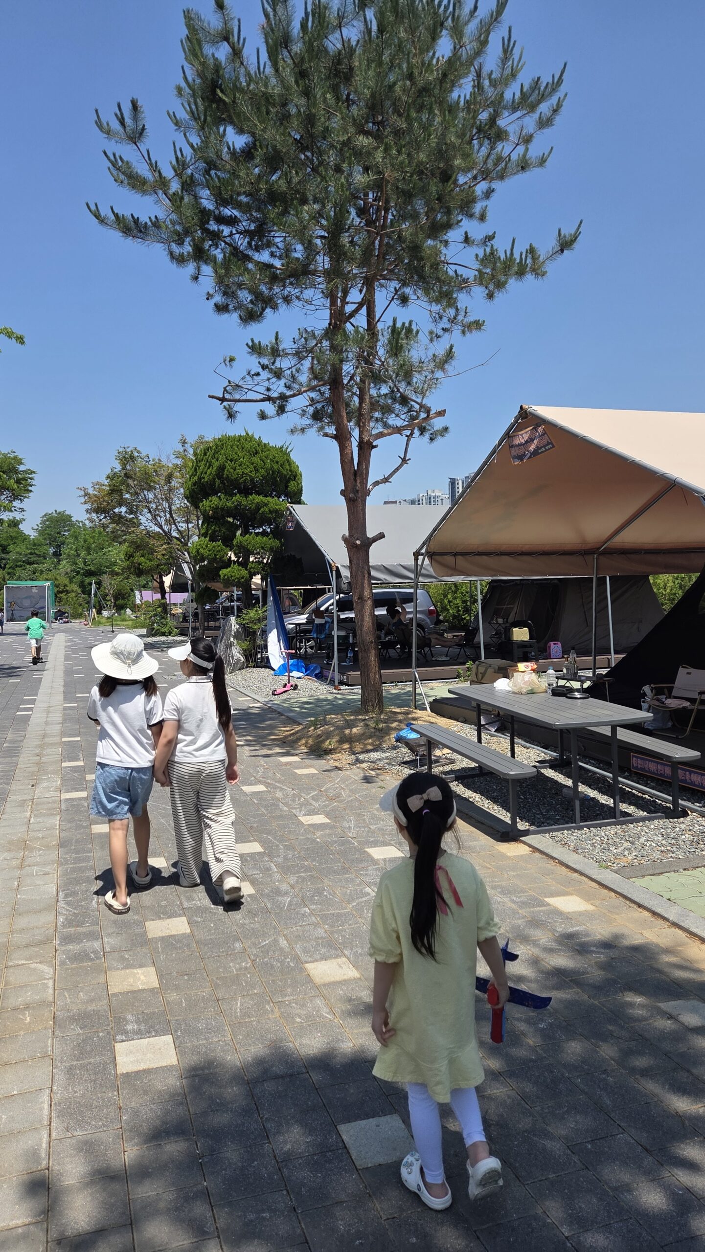 Camp store and food stalls inside Choihu Camping Hanam