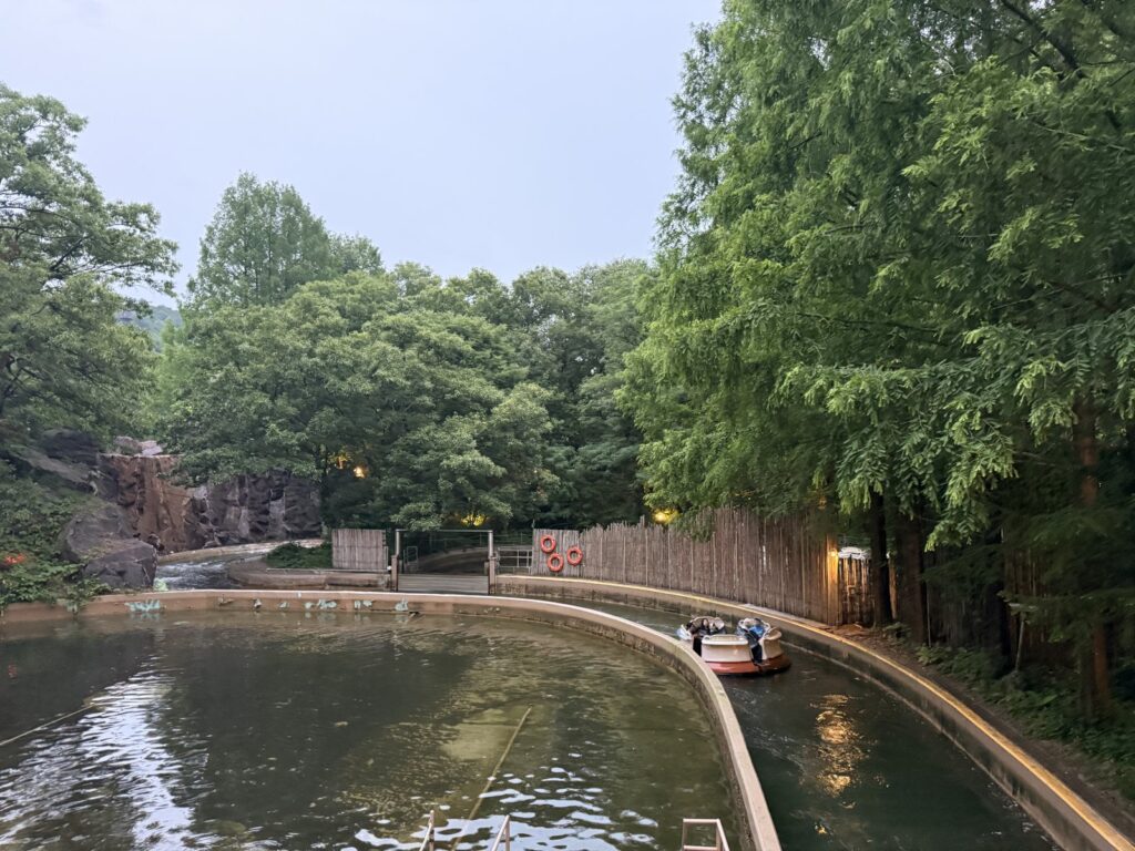 Animal habitat pond on the Everland night safari