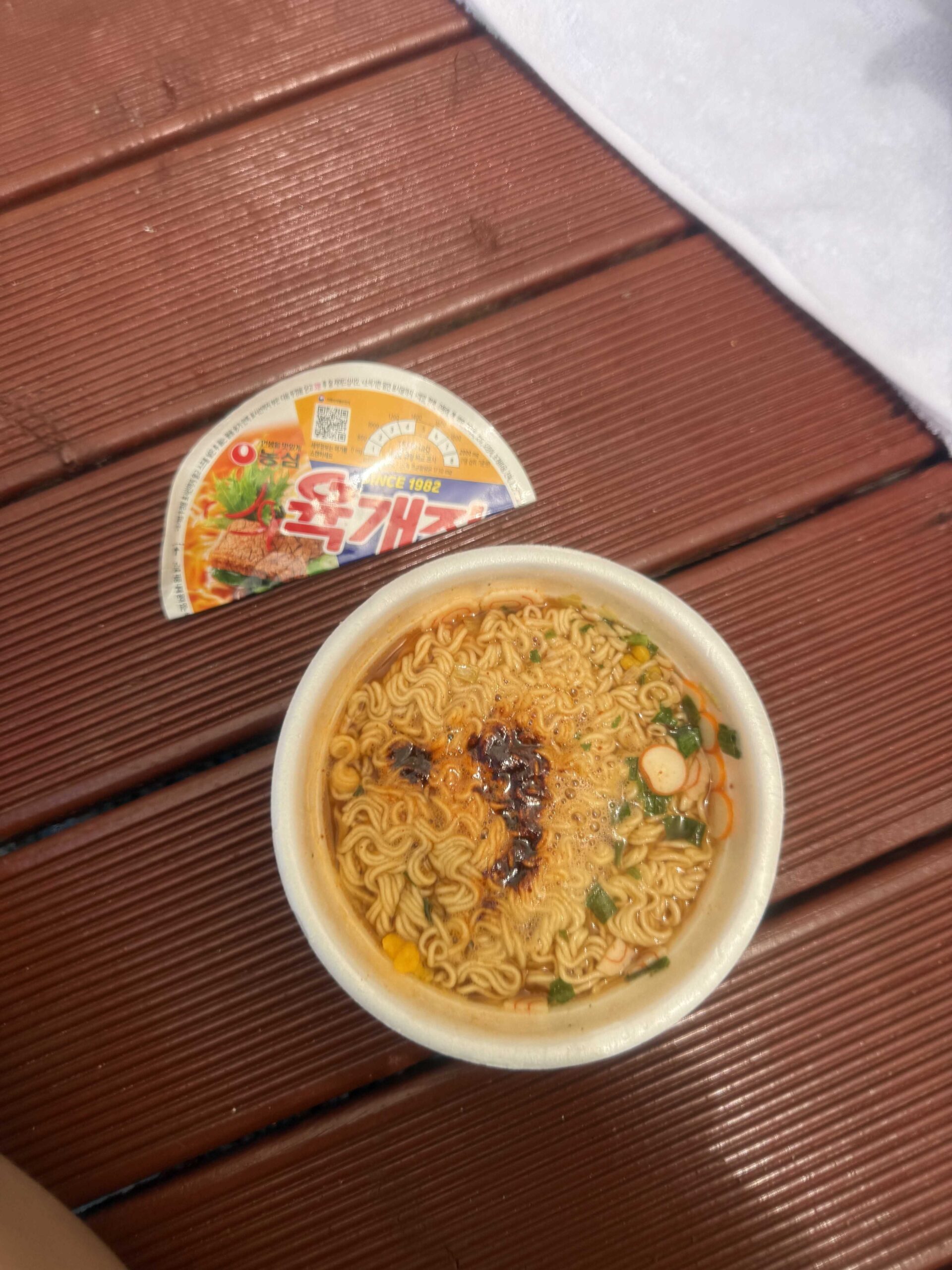 Cup ramen on a rented wooden platform at Jangho Beach with kids in Samcheok