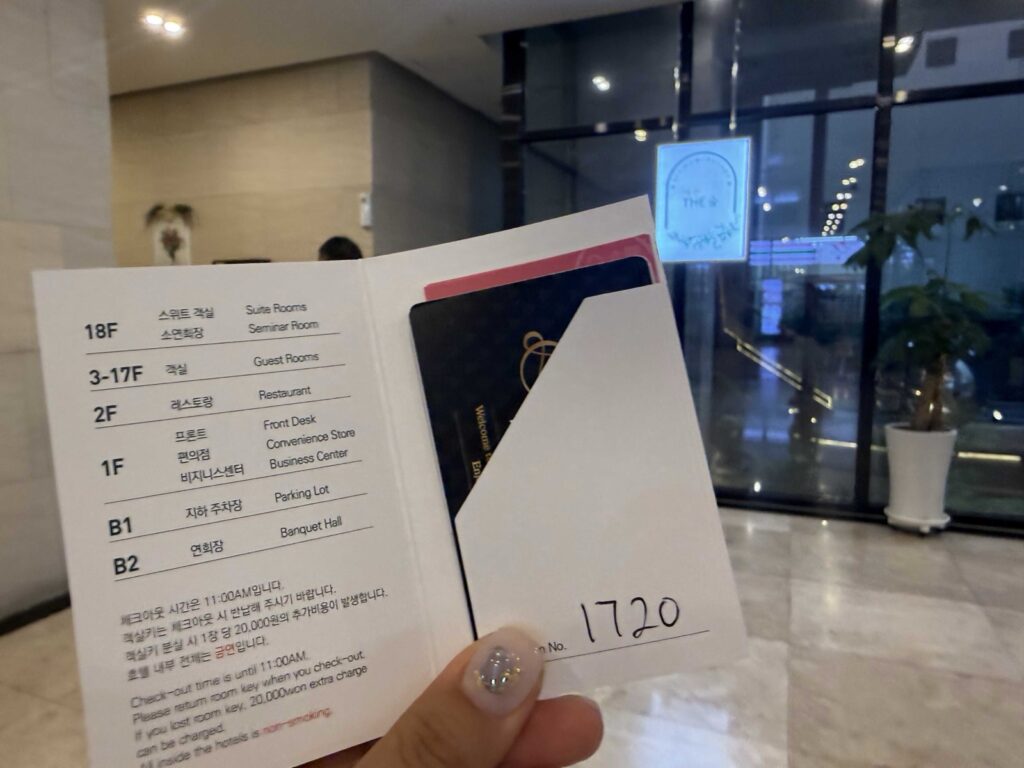 Hotel Aircity Jeju room key and floor guide showing the 1F convenience store