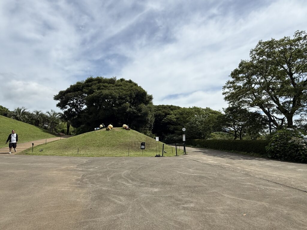 The large outdoor park and grassy mounds at Snoopy Garden Jeju