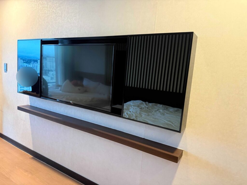 Hotel Aircity Jeju room TV and entertainment wall