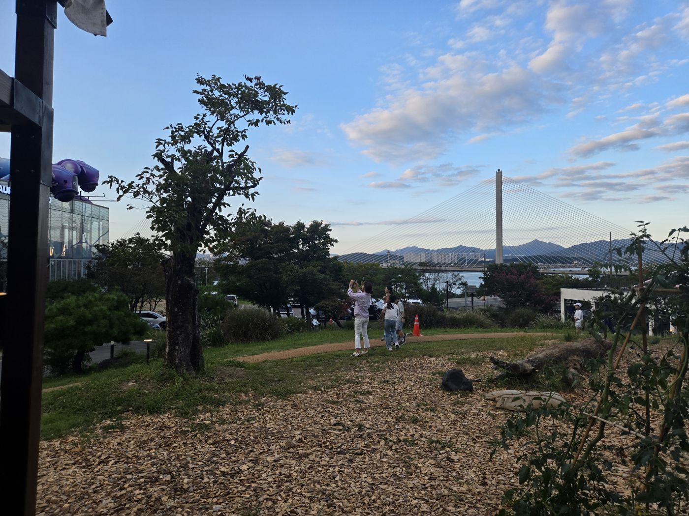 View over the Han River to Godeok-Topyeong Bridge and the mountains from the park lawn